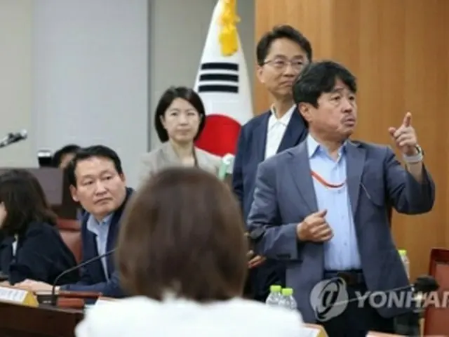 １８日午後に始まった最低賃金委員会の全体会議は長時間に及んだ＝１８日、世宗（聯合ニュース）