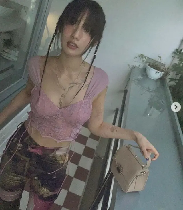 ナナ（AFTERSCHOOL）、全身を覆った色とりどりのタトゥーがセクシー（画像提供:wowkorea）