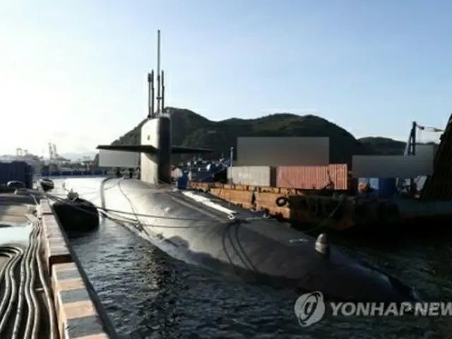 韓国南部の釜山作戦基地に停泊する米軍の戦略原子力潜水艦「ケンタッキー」（韓国・国防日報提供）＝（聯合ニュース）≪転載・転用禁止≫