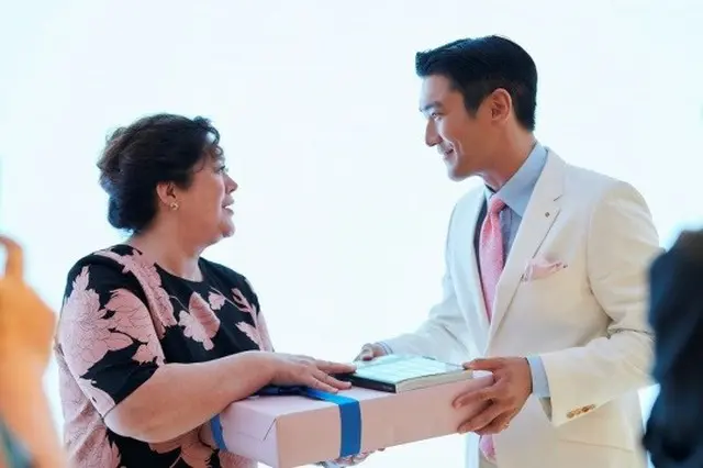 韓国を訪問したニュージーランドのDame Cindy Kiro（デイム・シンディ・キロ）総督がSMエンタテインメント社屋を訪問した。（画像提供:wowkorea）
