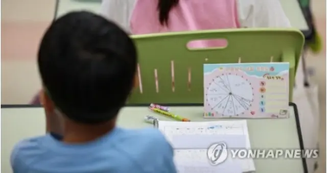 小学校で受業を受ける生徒（資料写真）＝（聯合ニュース）