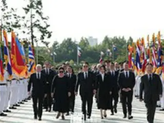 尹大統領夫妻が「国連軍慰霊塔」を参拝…現職大統領としては「初」＝韓国