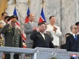 北軍事パレードに金正恩氏出席　中ロ代表団と