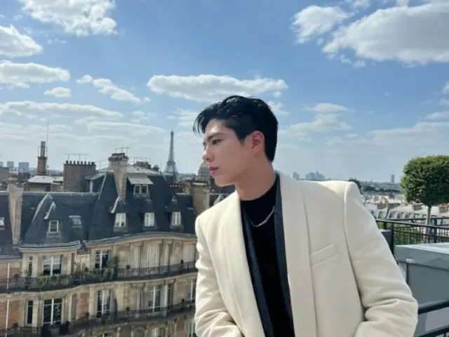 俳優パク・ボゴム、パリを魅了したイケメンさ…パリの風景よりも美しいビジュアル（画像提供:wowkorea）