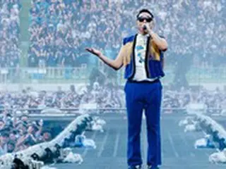 PSY、軍部隊の将兵たちを「ずぶぬれショー」に無料招待