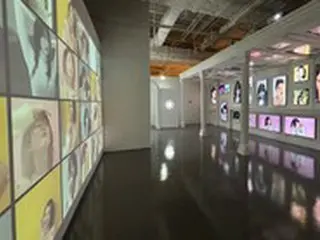 IU（アイユー）、デビュー15周年メディアアート点字「瞬間、」ファンファーレ