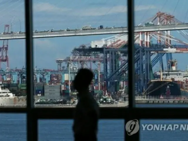 窓越しに見える釜山港（資料写真）＝（聯合ニュース）