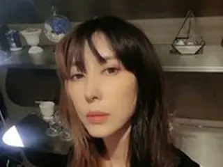 歌手キム・ワンソン、すっきりとしたフェイスラインが目を引く“防腐剤美貌”…本当に50代？