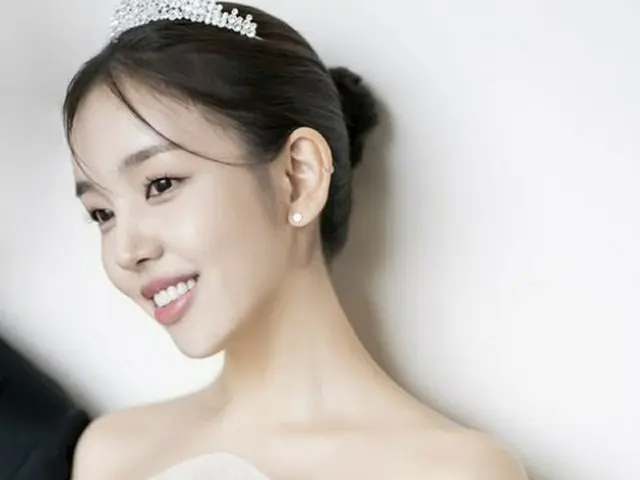 結婚を控えた歌手ペク・アヨン、ウェディング画報をサプライズ公開（画像提供:wowkorea）