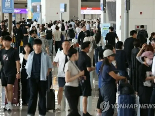 仁川国際空港を利用する人たち（資料写真）＝（聯合ニュース）