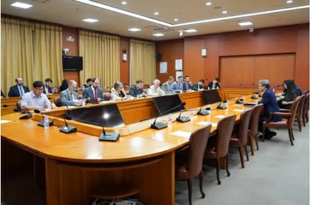 外交部は２３カ国・地域の公館関係者を招いて説明会を実施した（外交部提供）＝（聯合ニュース）≪転載・転用禁止≫