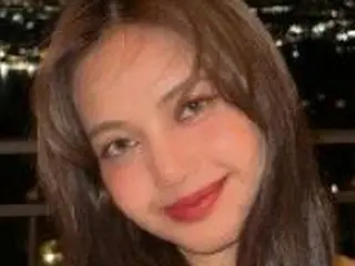 「BLACKPINK」のLISA、異国的グラマーなスタイルで魅了…ギャップ感ある後ろ姿に視線集中