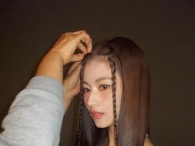 「TWICE」のサナ、ジヒョに劣らないグラマラスぶり発散…バレエコアルックも完ぺきに着こなす（画像提供:wowkorea）
