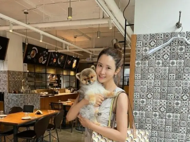 女優イ・ダヘ、夫のSE7ENはどこ？愛犬と2人だけのデート（画像提供:wowkorea）