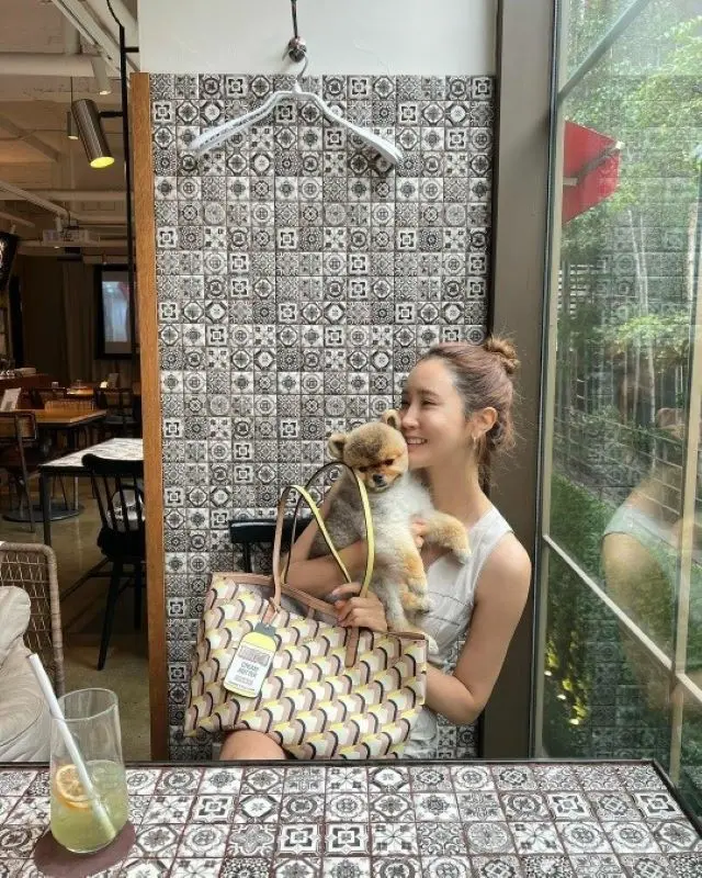 イ・ダヘは歌手SE7ENと5月6日に結婚した。彼ら夫婦は現在、SBSのバラエティ番組「同床異夢2-君は僕の運命」に出演中。（画像提供:wowkorea）