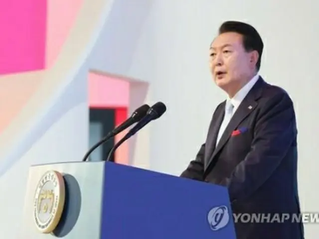 光復節（日本による植民地支配からの解放記念日）の記念式典で演説する尹錫悦（ユン・ソクヨル）大統領＝15日、ソウル（聯合ニュース）