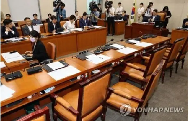 ソウル・梨泰院で発生した雑踏事故の遺族と負傷者への補償に向けた特別法制定を巡り、７月に開かれた国会行政安全委員会の様子＝（聯合ニュース）