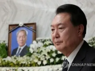 尹大統領　父死去で休暇取り弔問客に対応＝１７日に米へ出発