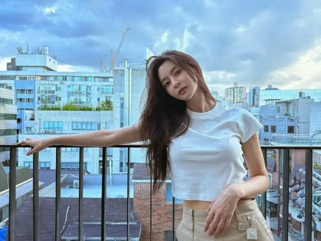 女優クォン・ナラ（元HELLOVENUS）、清涼感あふれる女神…ほっそりした腰に視線集中（画像提供:wowkorea）
