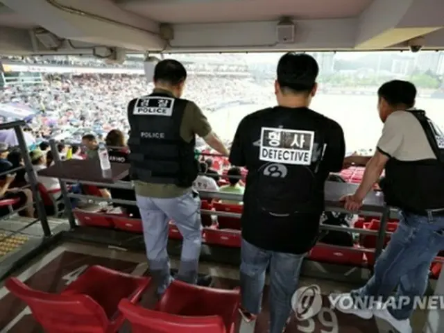 不特定多数が利用する施設を見回る警察（資料写真）＝（聯合ニュース）