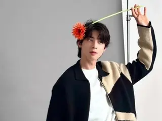 「ASTRO」チャウヌ、花より美しいビジュアル…おとぎ話の王子さまみたい