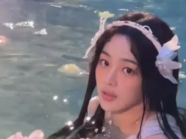 「NewJeans」MINJI、水の中から出てきた妖精…ファンタジーな清純美