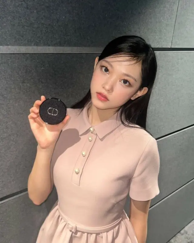 「New Jeans」ヘリン、まるで子猫…かわいさあふれるソロショット公開