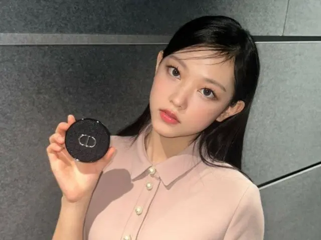 「New Jeans」ヘリン、まるで子猫…かわいさあふれるソロショット公開