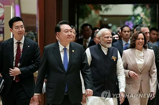 尹大統領（中央左）とモディ首相（同右）＝（聯合ニュース）