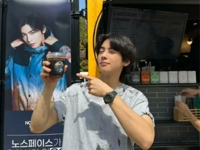 チャウヌ（ASTRO）、筋トレのせいか腕が顔ぐらいあるね…容赦ない２次元のようなビジュアル