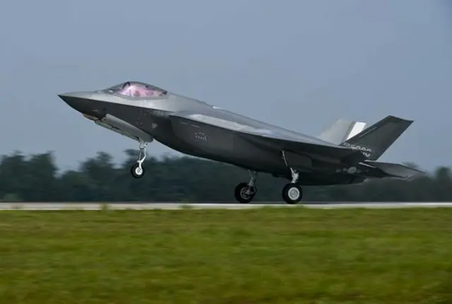 最新鋭ステルス戦闘機Ｆ３５（韓国空軍提供）＝（聯合ニュース）≪転載・転用禁止≫