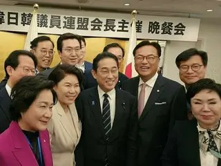 岸田首相　韓日・日韓議連の夕食会で記念撮影