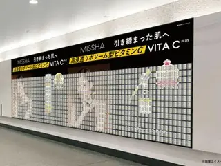 ミシャのミューズ「TWICE」SANAの広告が大阪に出現！