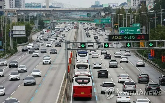 ９月２８日から１０月１日まで高速道路の通行料金が免除される（資料写真）＝（聯合ニュース）