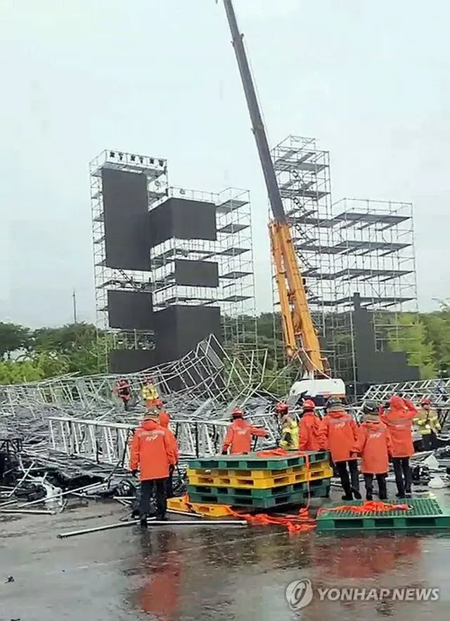 倒壊したコンサートのステージ（消防当局提供）＝２０日、河南（聯合ニュース）