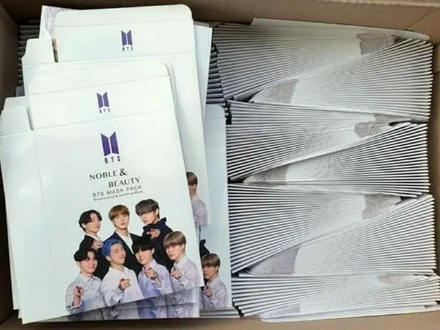 ＢＴＳの写真と商標を無断で使用したシートマスクのパッケージ（仁川本部税関提供）＝（聯合ニュース）≪転載・転用禁止≫