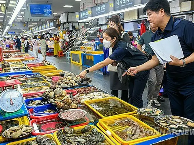水産物の原産地表示に対する点検活動の様子（資料写真）＝（聯合ニュース）