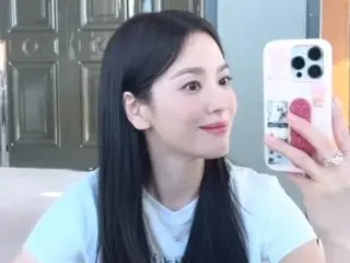 珍しいシーンをキャッチ…自撮りする女優ソン・ヘギョ、無修正にも輝く清純女神