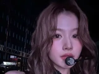 「TWICE」サナ、YouTuberのDEXが憧れる理由がそこにある？舞台裏で見せた無敵の美貌