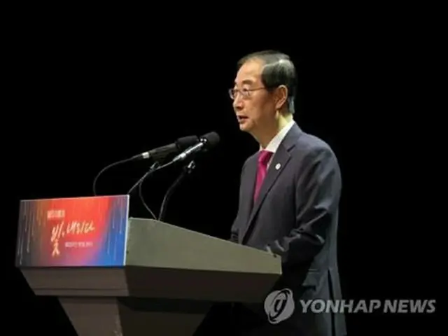 「開天節」の記念式典で演説する韓国の韓悳洙首相＝３日、ソウル（聯合ニュース）
