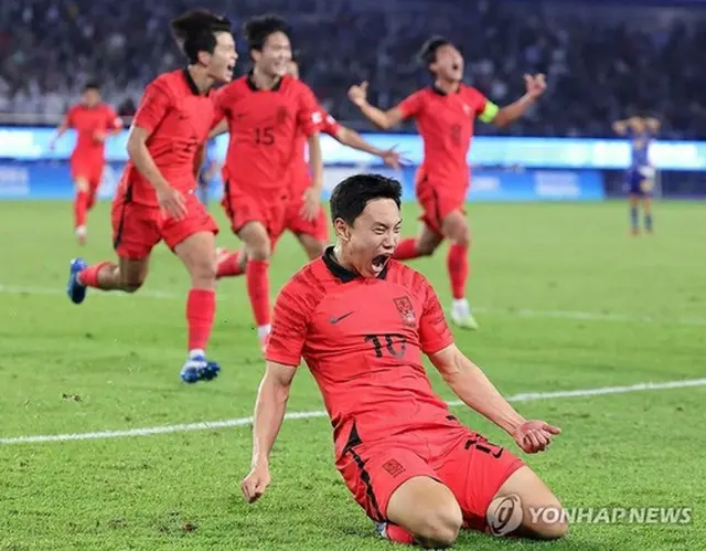 後半１１分、決勝ゴールを決めて喜ぶ趙永旭＝７日、杭州（聯合ニュース）