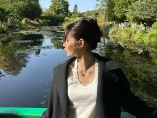 「BLACKPINK」LISA、YG再契約イシューで話題だが…平和な近況を公開