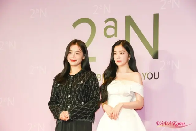 「2aN日本公式ローンチイベントwith IRENE」に登壇した韓国のカラーメイクビューティーブランド「2aN」の代表取締役キム・シンヨンとアイリーン(Red Velvet)
