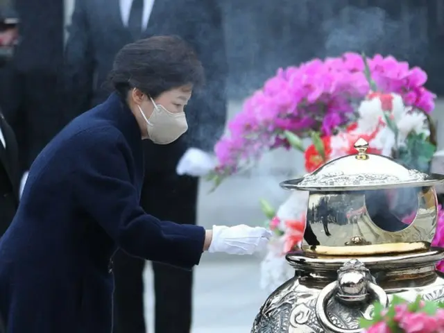朴槿恵氏、故朴正煕元大統領の追悼式に “参席”…総選挙を控え「保守団結」を促進？＝韓国