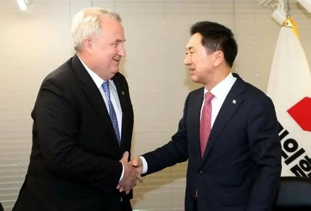 印曜翰、国民の力革新委員長（左）とキム・ギヒョン国民の力代表（右）