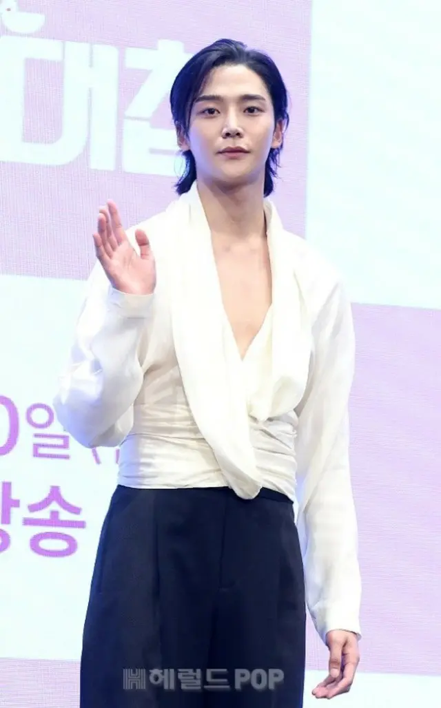 ロウン(SF9)、新月火ドラマ「婚礼大捷」の制作発表会に出席!2
