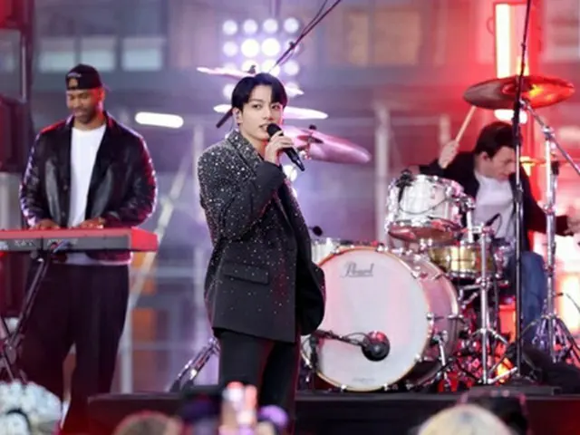 ＮＢＣテレビ「トゥデイ」でライブパフォーマンスを披露するＪＵＮＧ　ＫＯＯＫ（ビッグヒットミュージック提供）＝（聯合ニュース）≪転載・転用禁止≫