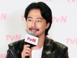 【公式】俳優チョ・インソン、タンザニアの子どもたちのために…学校へ賞金を全額寄付