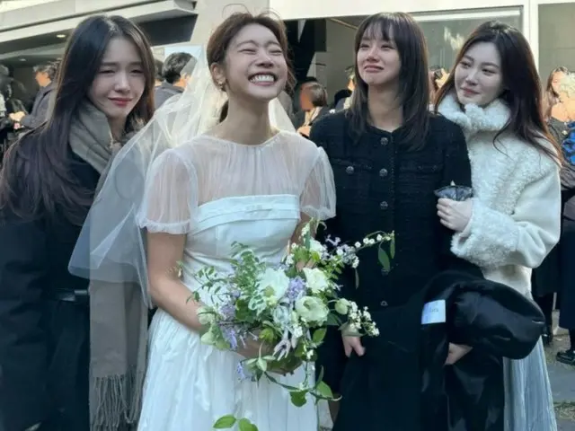 「Girl’s Day」のソジンの結婚式に出席したヘリ、ユラ、ミナが愛情あふれる祝福メッセージを公開した。