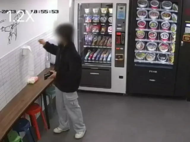 「1500ウォン置いて行きます」…無人店舗のCCTVに映る学生、店主が感動＝韓国